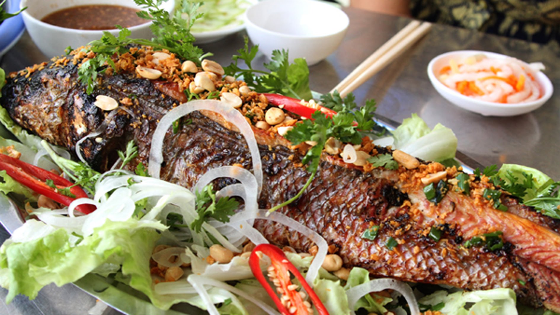 Món Ngon Cà Mau Ăn 1 Lần Là Nhớ 4 Cá lóc nướng trui